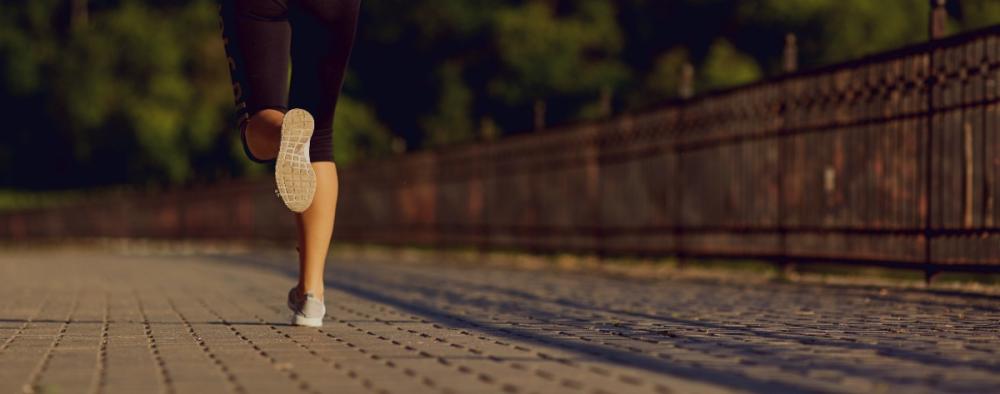 Henkilö juoksemassa