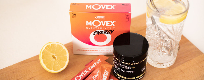 Elektrolyyttijuomajauheita pöydällä